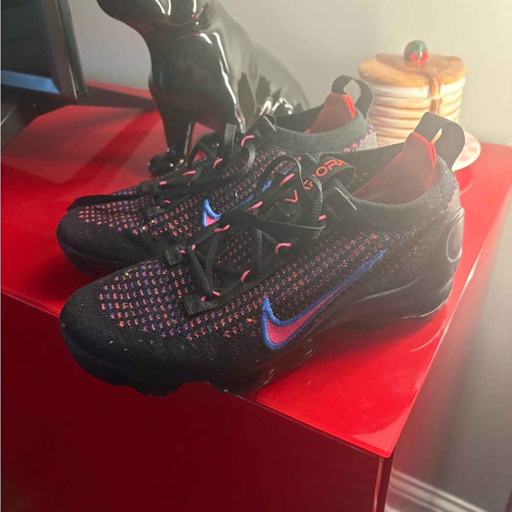 Nike Black & pink VaporMax shoe 6 EUC